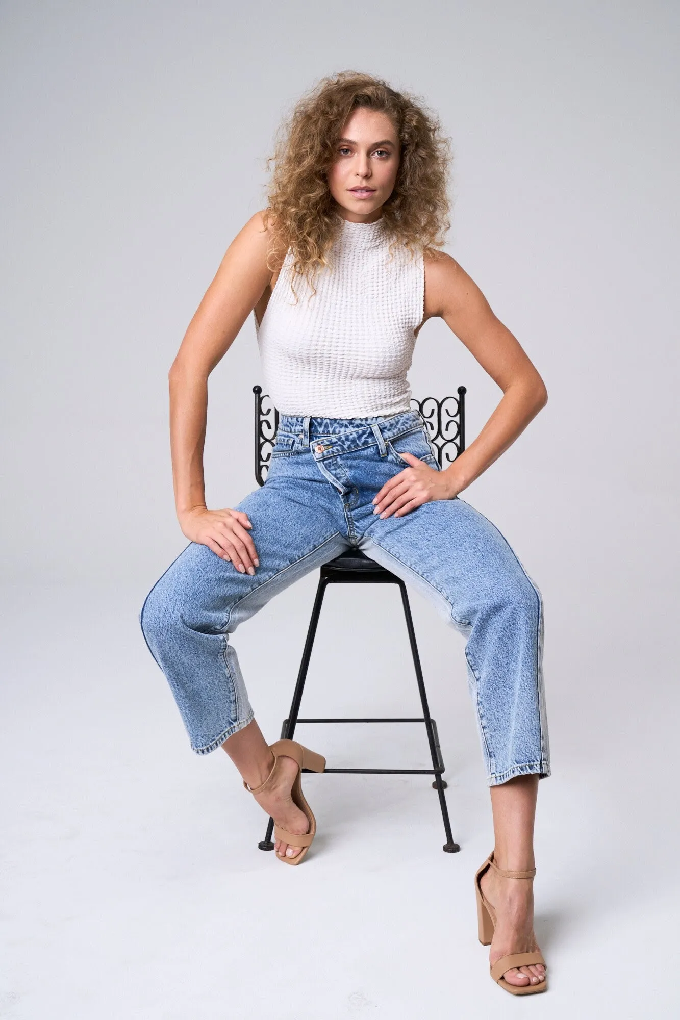 HIGH RISE CRISS CROSS WIDE STRAIGHT JEANS IN LIGHT TWO TONE / SP-P12235TT